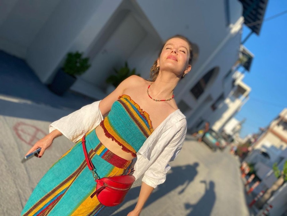 burcu biricik tatil sezonunu acti 3